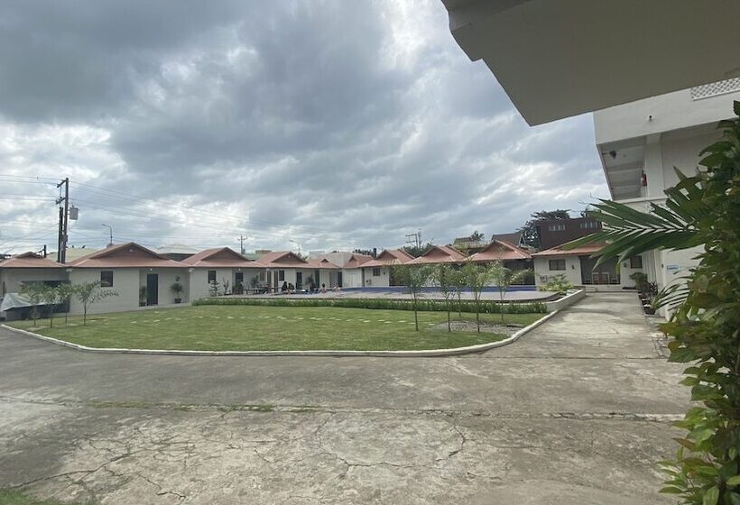 Shoreland Beach Resort By Cocotel