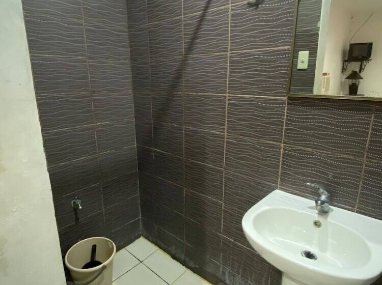 Shoreland Beach Resort By Cocotel