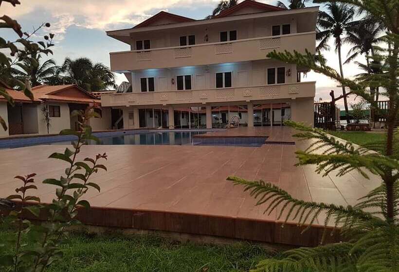 Shoreland Beach Resort By Cocotel