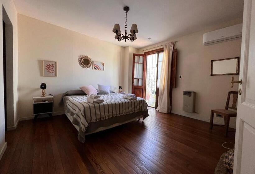 تختخواب و صبحانه La Yurta