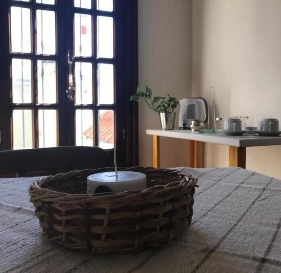 تختخواب و صبحانه La Yurta