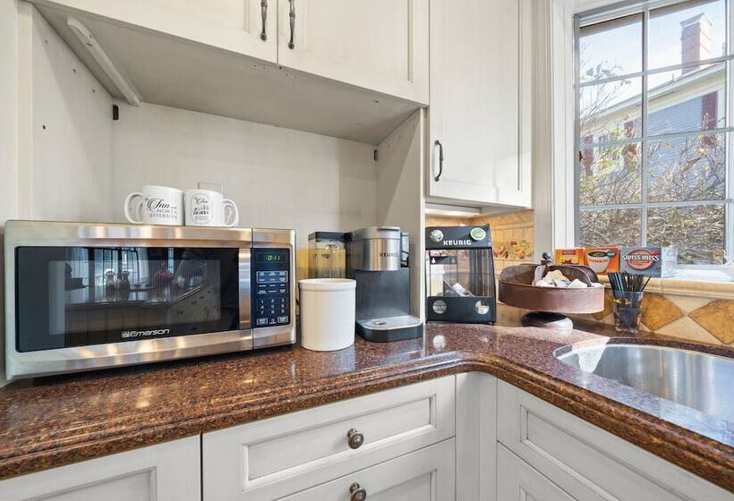 مبيت وإفطار The Inn On North Jefferson