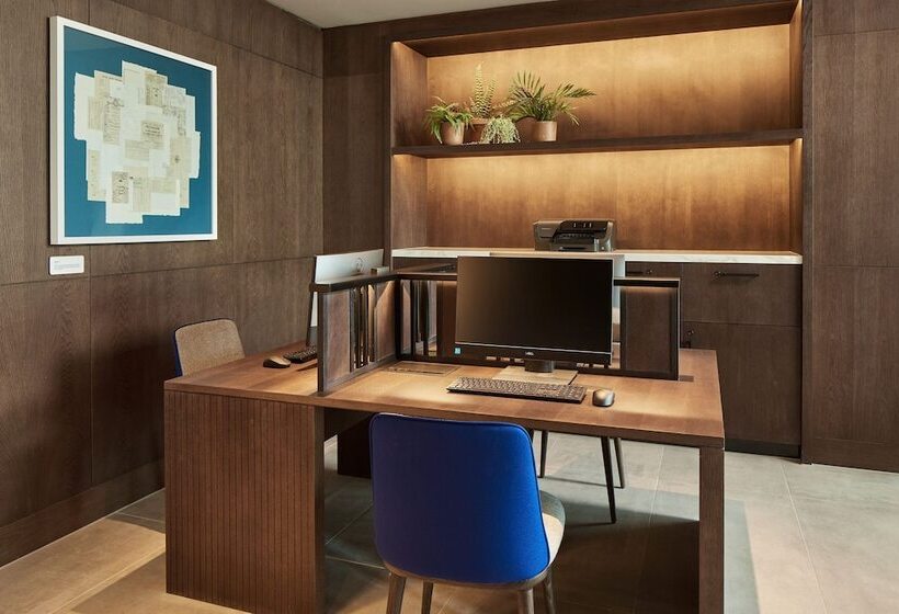 هتل Courtyard By Marriott Exeter Sandy Park