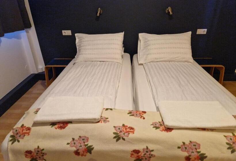 בית מלון כפרי Gauksmýri Guesthouse Lodge