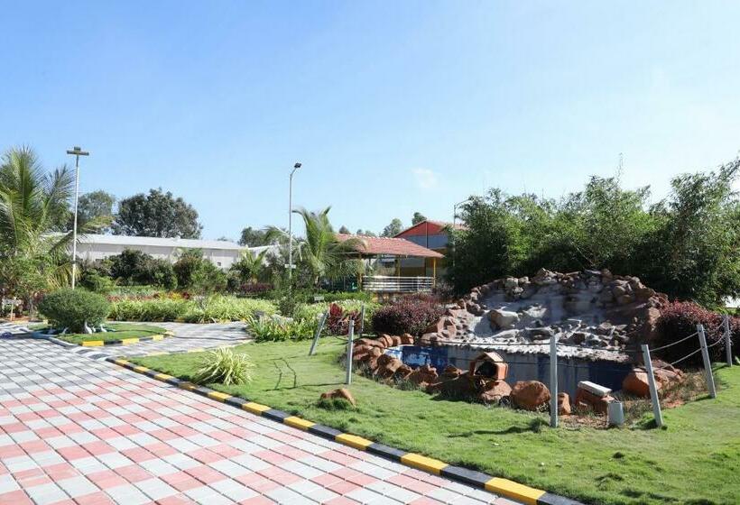 בית מלון כפרי S K International Innn