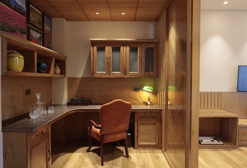 هتل Welcomheritage Elysium Resort & Spa