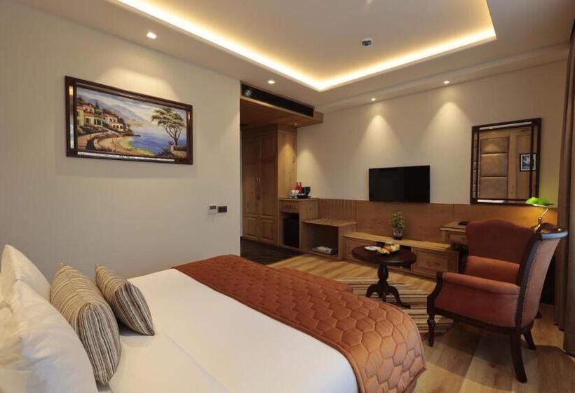 هتل Welcomheritage Elysium Resort & Spa