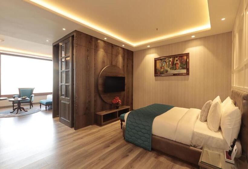 هتل Welcomheritage Elysium Resort & Spa