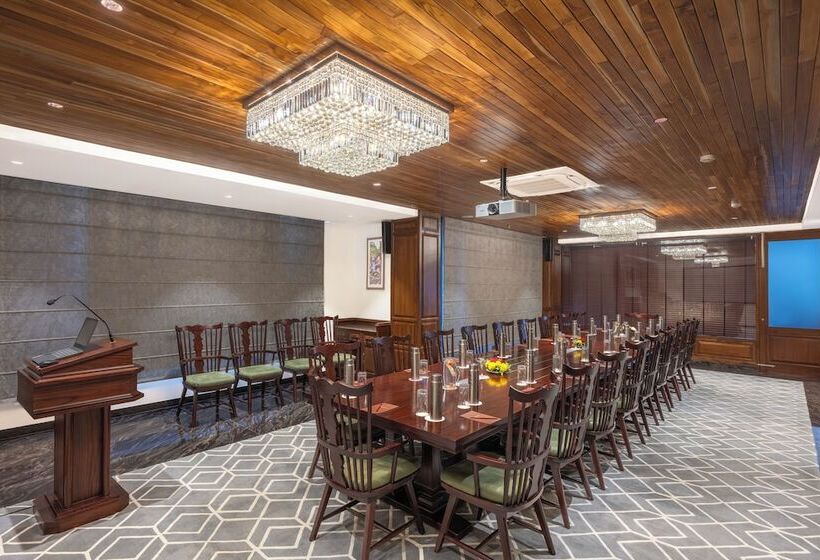 هتل Welcomheritage Elysium Resort & Spa