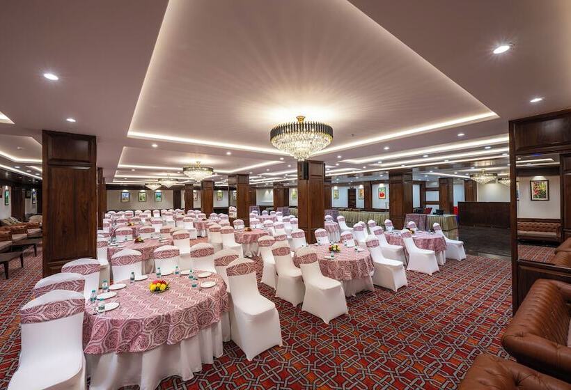 هتل Welcomheritage Elysium Resort & Spa