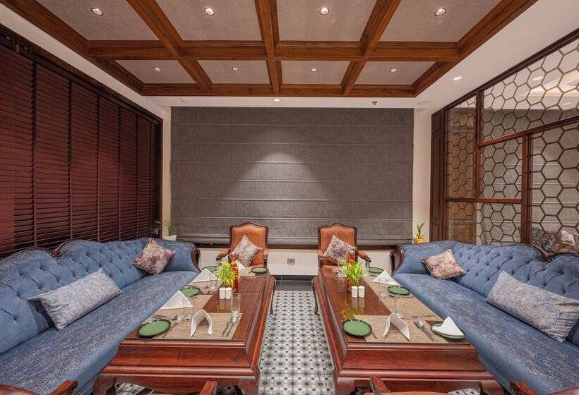 هتل Welcomheritage Elysium Resort & Spa