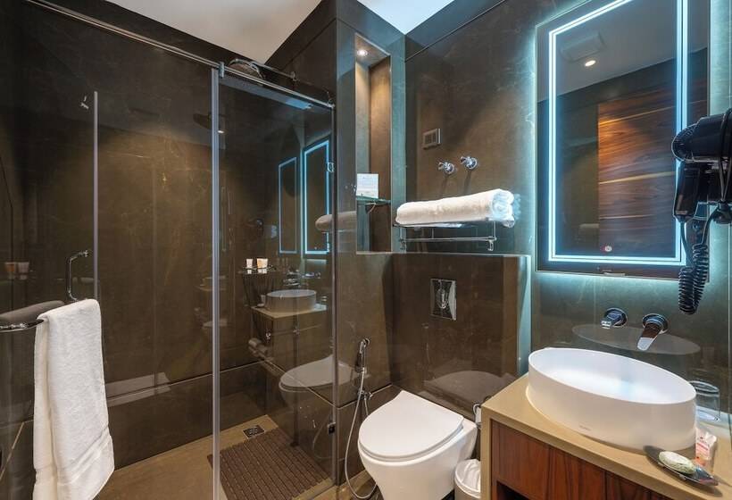 هتل Welcomheritage Elysium Resort & Spa