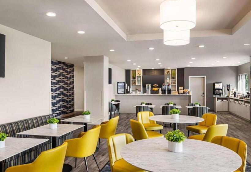 Microtel Inn & Suites Dorval Qc