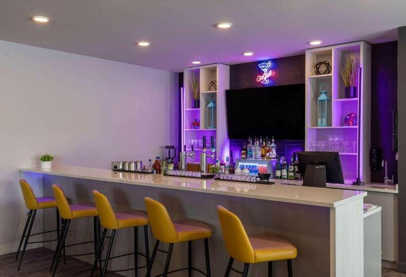 Microtel Inn & Suites Dorval Qc