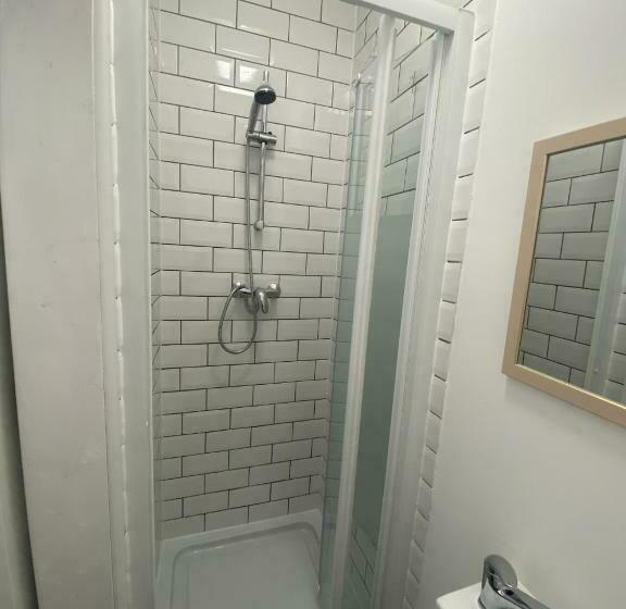 펜션 Converted Guest House For Short Term Stays