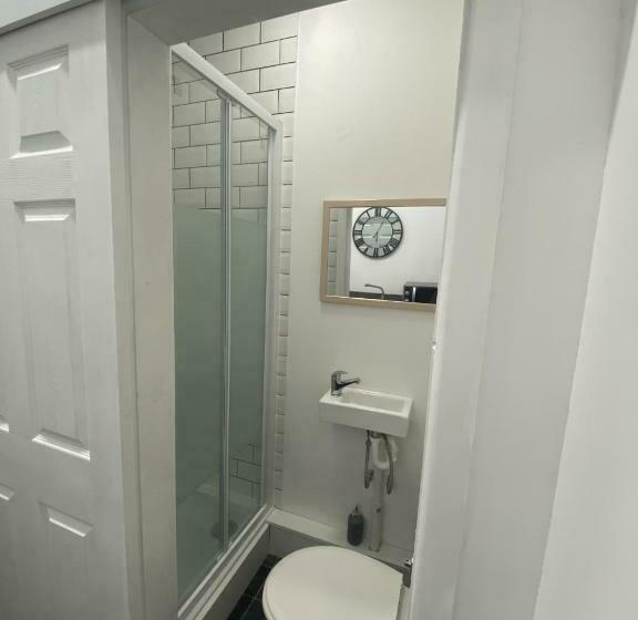 펜션 Converted Guest House For Short Term Stays