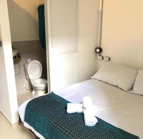 פנסיון Hostal Bon Hábitat
