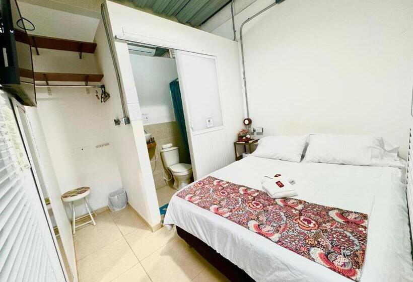פנסיון Hostal Bon Hábitat