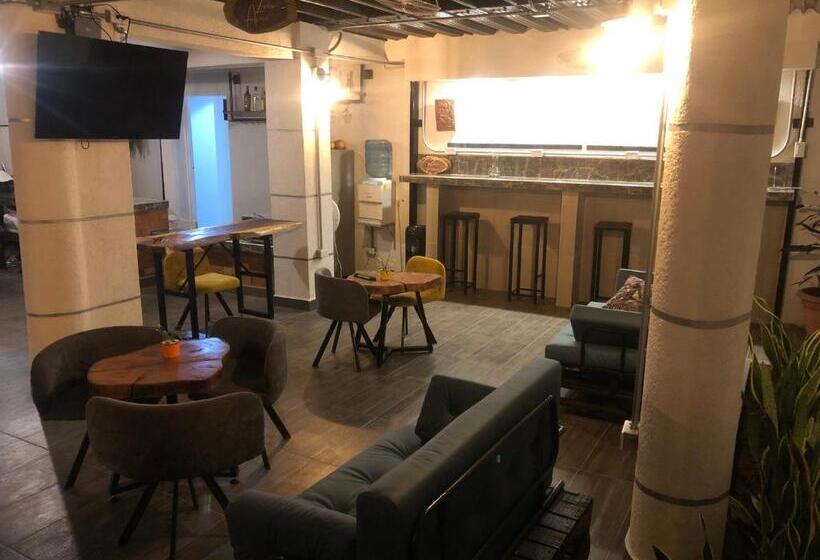 פנסיון Hostal Bon Hábitat