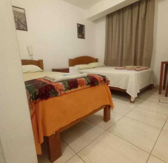 פנסיון Hostal Paris