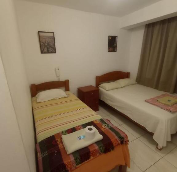 פנסיון Hostal Paris