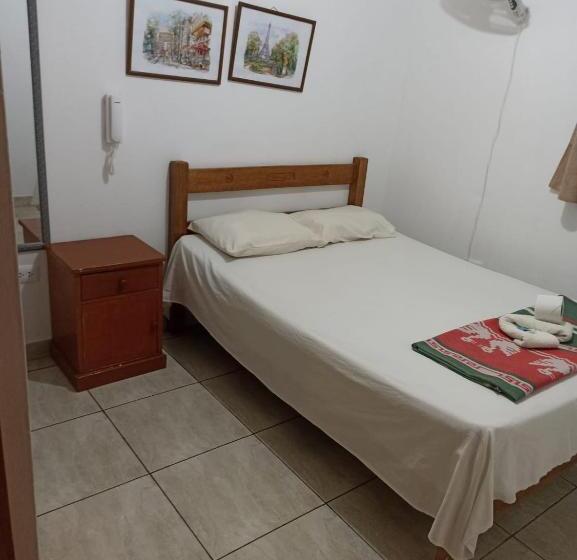 פנסיון Hostal Paris