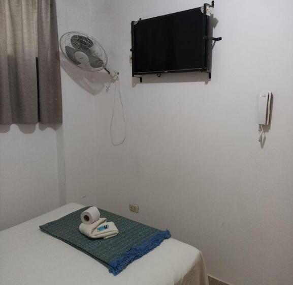 פנסיון Hostal Paris