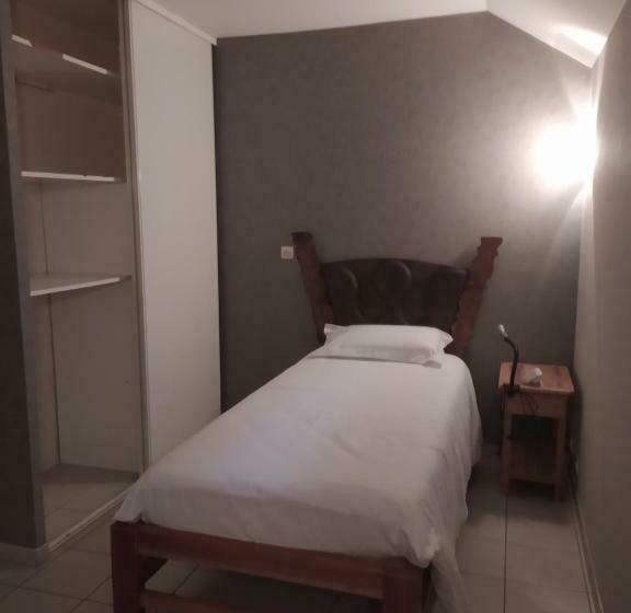 بنسيون Le Saloon