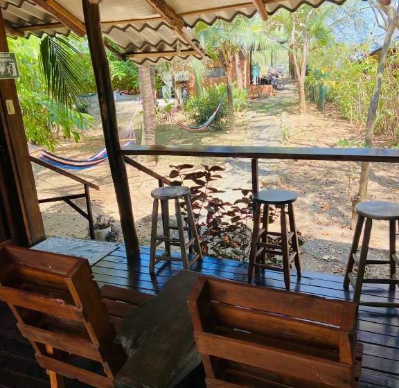 بنسيون Luminosa Uvita Hostel