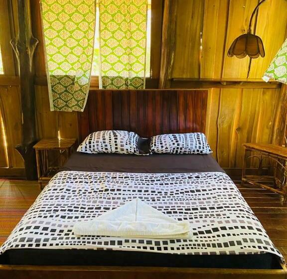 بنسيون Luminosa Uvita Hostel