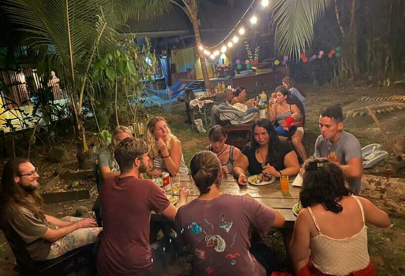 بنسيون Luminosa Uvita Hostel