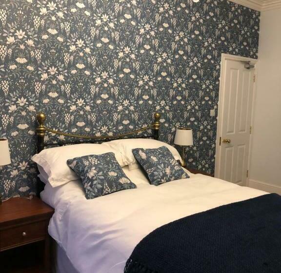 פנסיון The Old Lodge Guest House