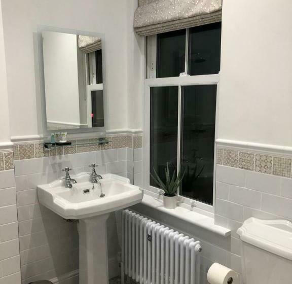 פנסיון The Old Lodge Guest House