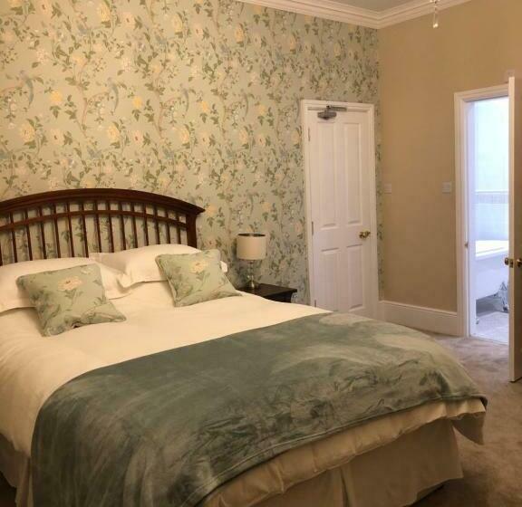 פנסיון The Old Lodge Guest House