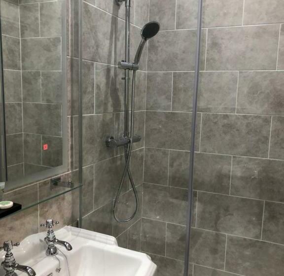 פנסיון The Old Lodge Guest House