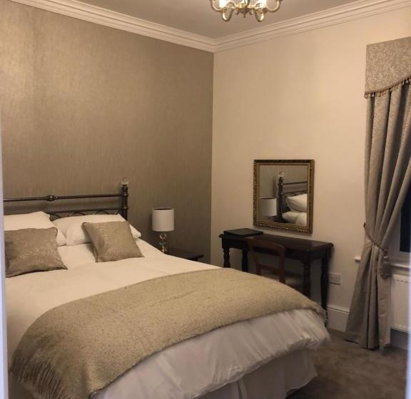 פנסיון The Old Lodge Guest House