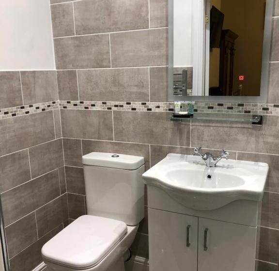 פנסיון The Old Lodge Guest House