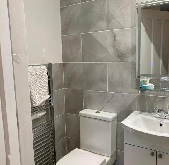 פנסיון The Old Lodge Guest House