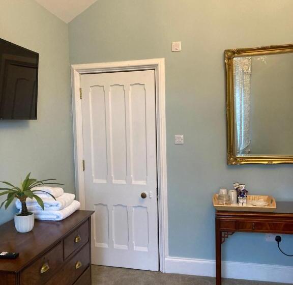 פנסיון The Old Lodge Guest House