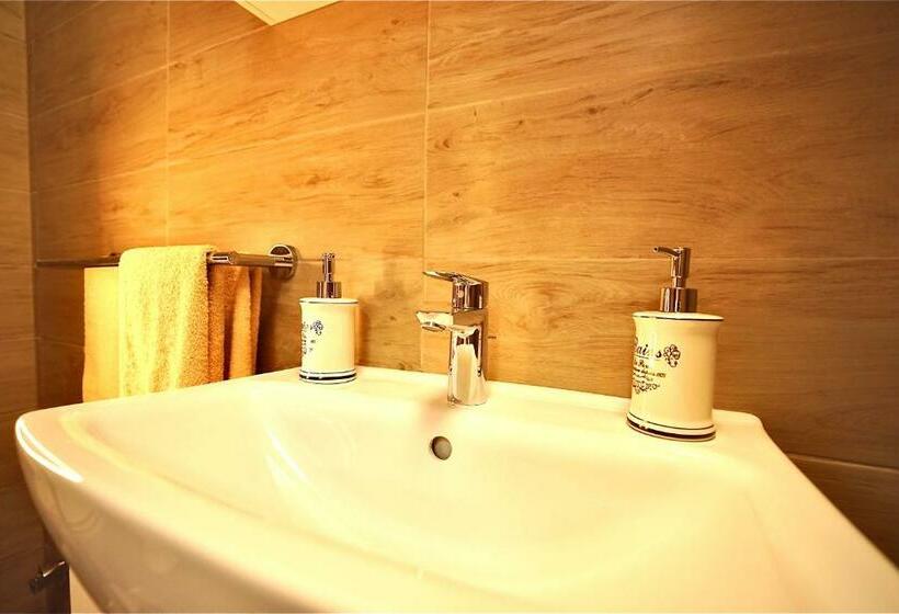 ベッドアンドブレックファースト Bacchus Pub és Panzió