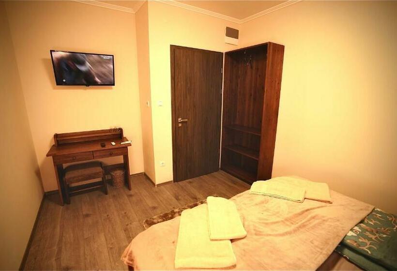 مبيت وإفطار Bacchus Pub és Panzió