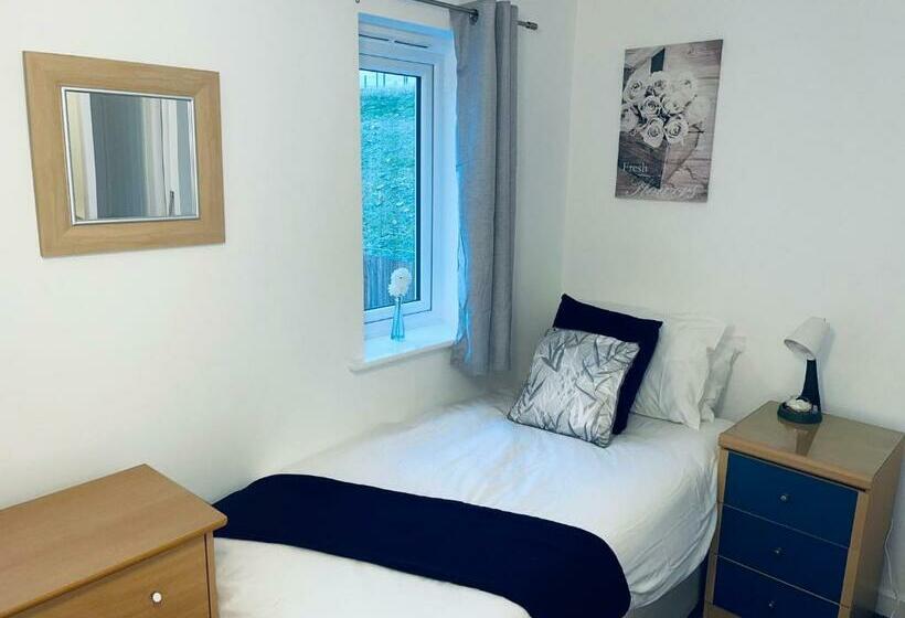 Cosy Family Home   Coventry City Centre   Entire House