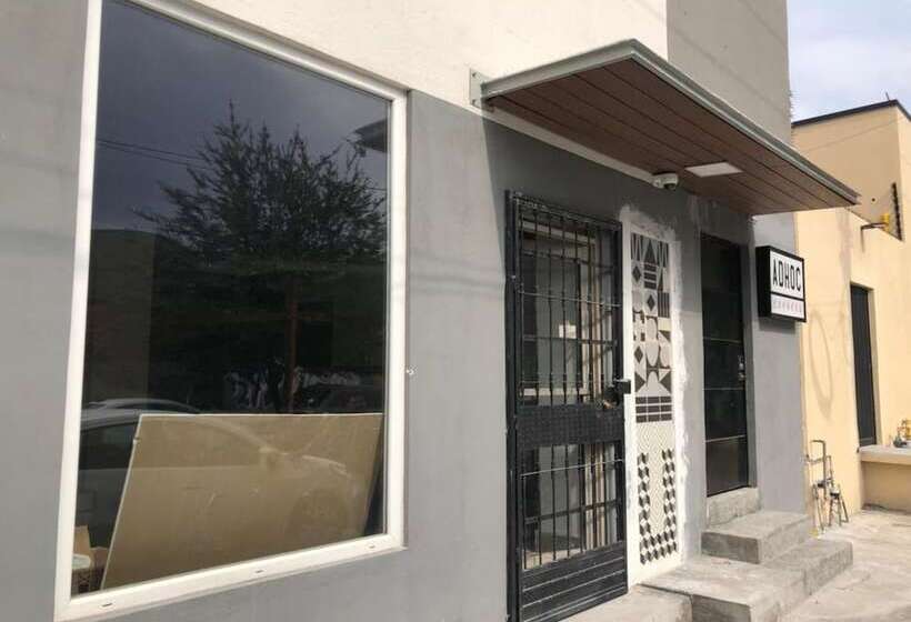 Отель Adhoc Cintermex