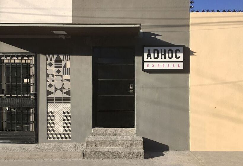 Отель Adhoc Cintermex