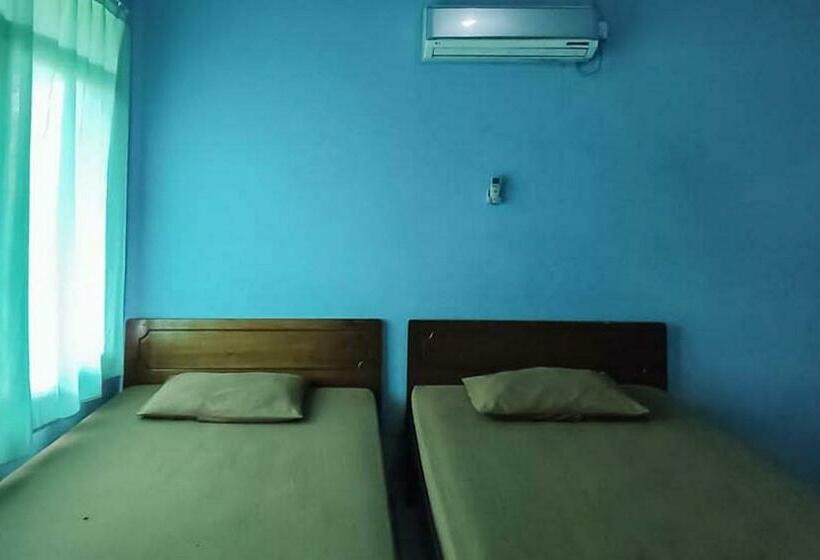 ホテル Andini Tanah Grogot