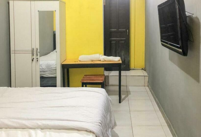 호텔 Celly Homestay Samarinda Redpartner