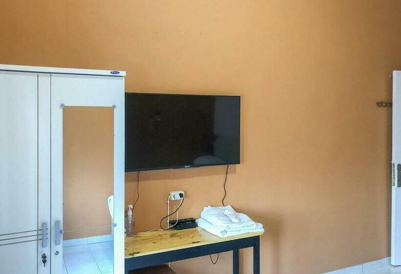 ホテル Celly Homestay Samarinda Redpartner