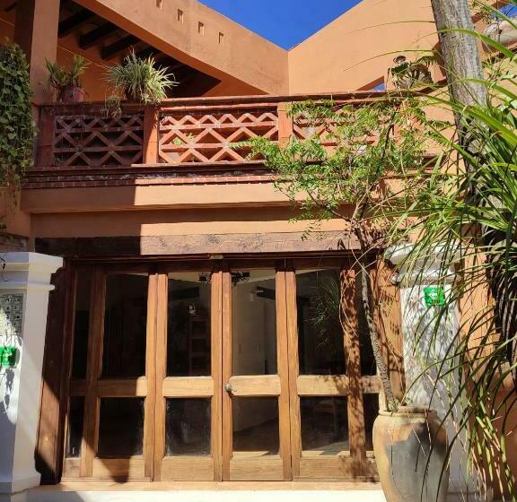 Отель Alojamiento Jalatlaco   Car Rental! Estacionamiento En La Calle Sujeto A Disponibilidad