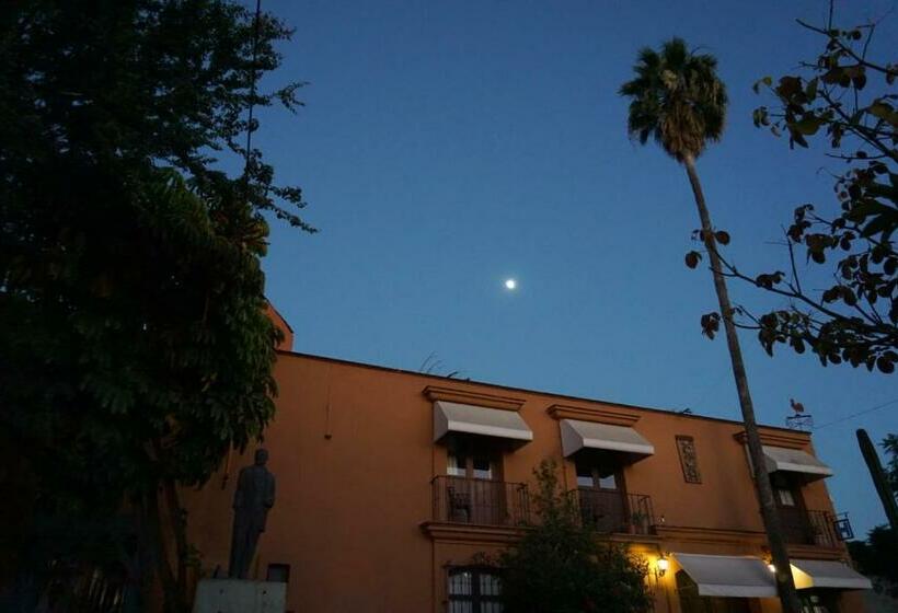 Отель Alojamiento Jalatlaco   Car Rental! Estacionamiento En La Calle Sujeto A Disponibilidad