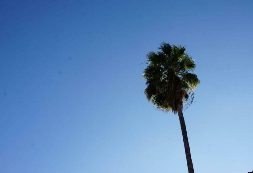 Отель Alojamiento Jalatlaco   Car Rental! Estacionamiento En La Calle Sujeto A Disponibilidad